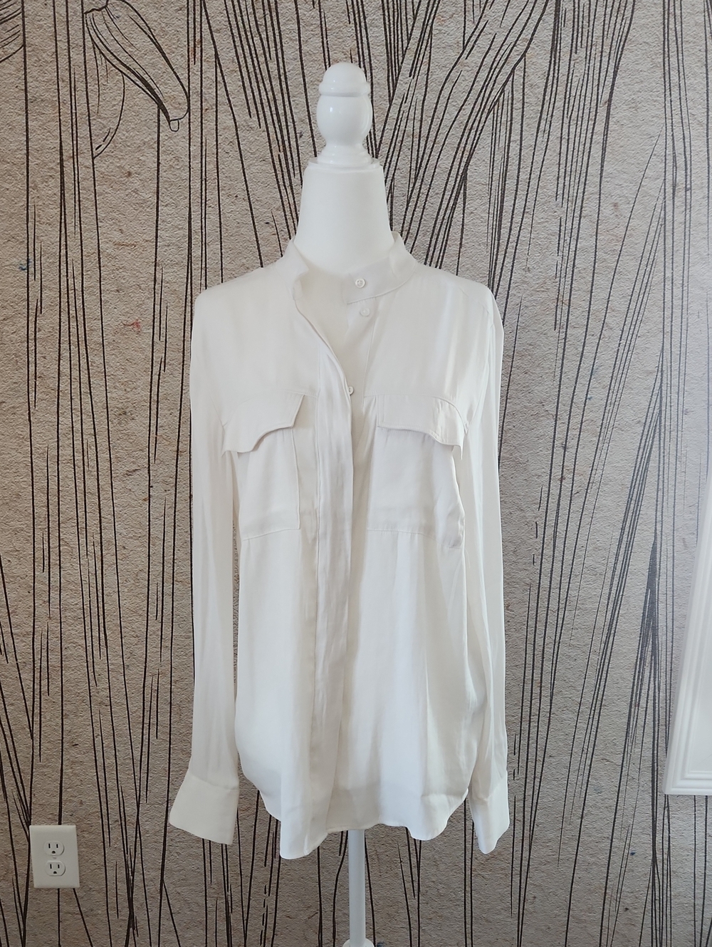 Banana Republic Silky Lomg Sleeve Button Up Blouse